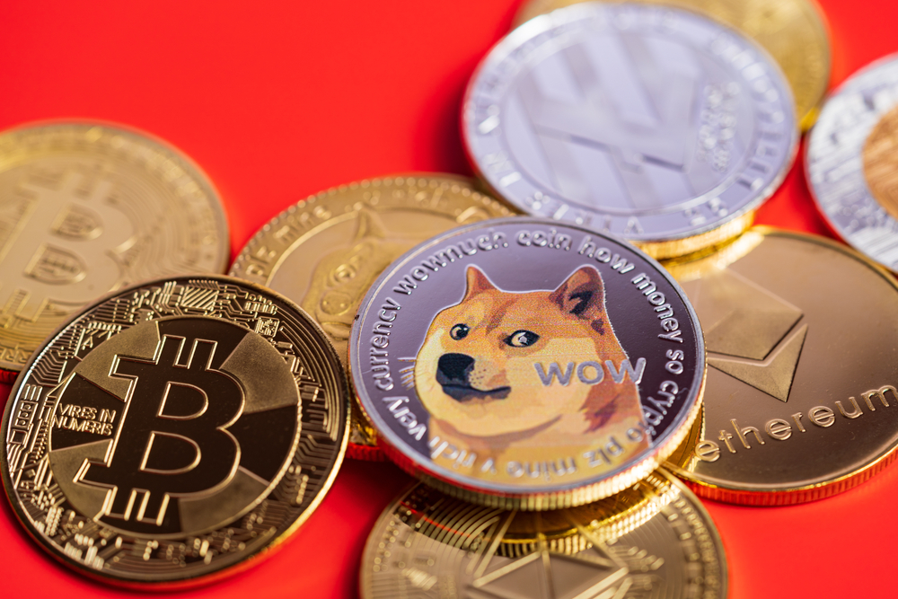 Dogecoin Jumps 20% As AMC Stamps Acceptance; Hedera, LUNA, Arweave, Fantom Rally Amid Market Calm