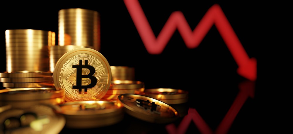 Bitcoin Dips Near $30K, $725 Million Worth Liquidated; Here’s What Led to Extra Selling Pressure and What Analysts Predict